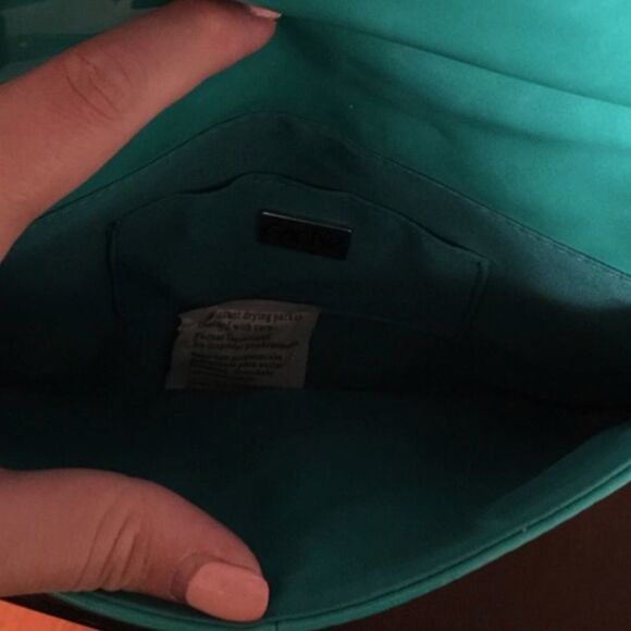 🎉1 hr sale🎉Cache clutch 👛 - Picture 4 of 8